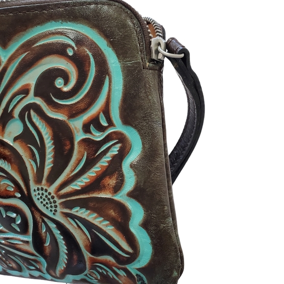 Patricia Nash Tooled Turquoise Cassini Wristlet - Picture 10 of 14